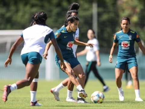 Seleção Brasileira enfrenta Austrália em busca de vaga antecipada para 2ª fase