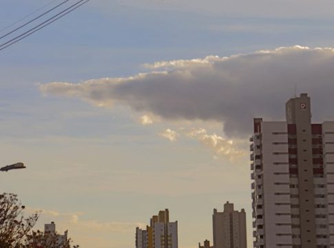 Terça-feira tem previsão de névoa seca e temperaturas chegam a 34°C
