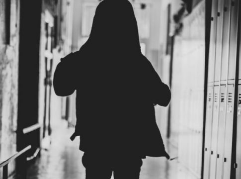 Polícia Civil prende mulher acusada de abusar de crianças em Rio Verde