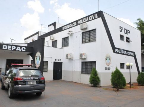 Jovem acaba esfaqueado durante briga de casal