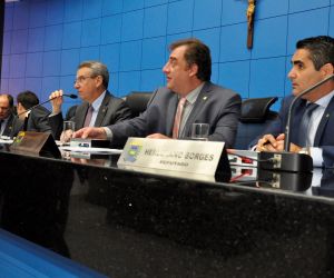 Servidores que atuam no interior não precisarão bater ponto