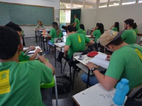 Seleção de assistente educacional com salário de R$ 1,3 mil convoca aprovados