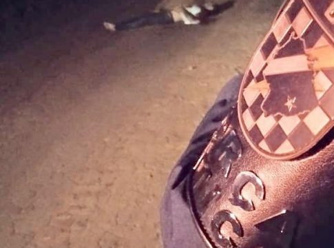 Jovem é torturado e executado com 15 tiros e desovado em rodovia