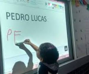 Escolas da rede municipal contarão com lousas digitais