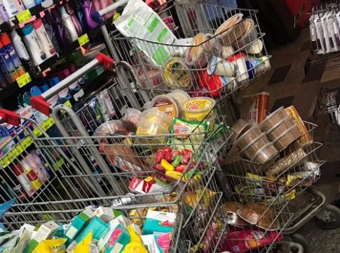 Procon autua supermercado por venda de produtos com prazo de validade vencido