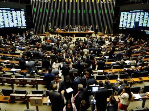 Senadores reagem a julgamento do STF sobre homofobia e querem anular decisão