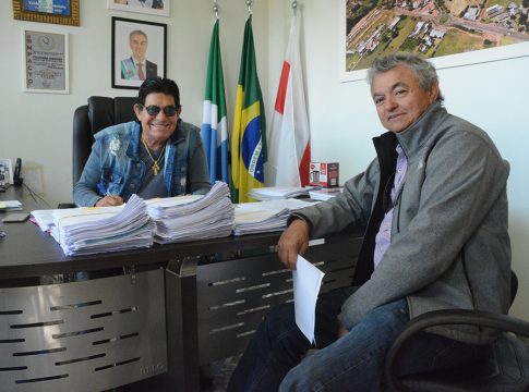 “Emperrada” desde 2011, enfim começou obra do asfalto na Avenida Brasília