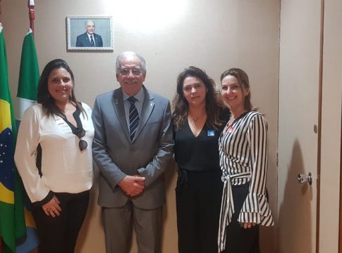 Em Brasília prefeita Patrícia protocola projeto para asfalto em Iguatemi