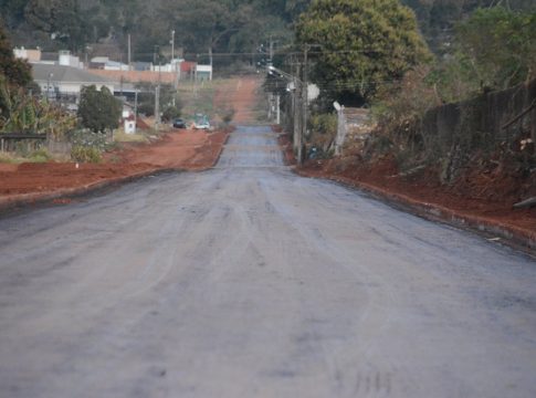 Avenida Brasília ganha asfalto em Mundo Novo