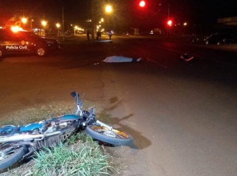Motociclista morre após colisão com carro e garupa é socorrida em estado grave