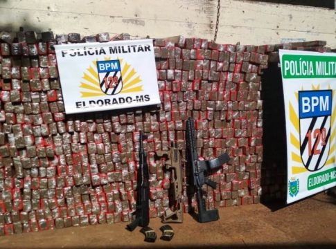 Eldorado – PM prende três, encontra fuzis e 1.500 quilos de maconha em fundo falso de caminhão