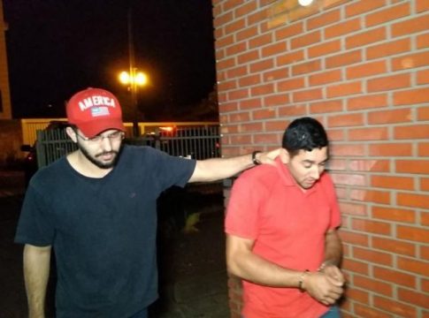 Juiz solta mãe acusada de acobertar agressões contra o filho de 2 anos