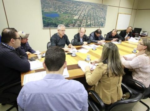 Mesmo com escândalo, prefeitura quer ampliar funcionários terceirizados
