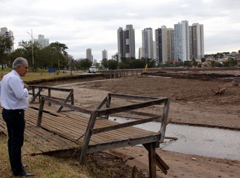 Governador vistoria obra no lago do Parque das Nações Indígenas