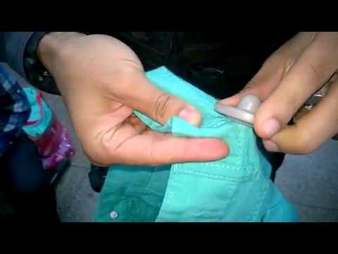 Falsa cliente rouba roupas de loja e dá tesouradas em vendedora na fuga