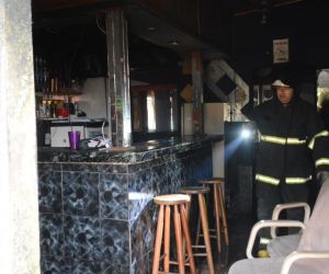 Bombeiros controlam incêndio em boate da Capital
