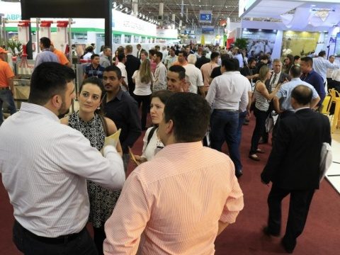 Governador vai a SP para evento internacional sobre criação de aves e suínos