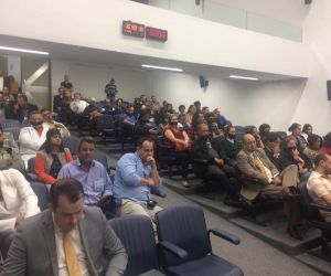 Funcionários do Hospital Regional protestam contra terceirização