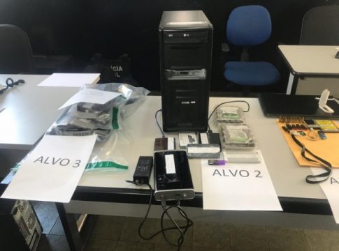 Técnico e estudante são presos com imagens de crianças nuas e de estupro