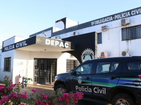 Dois morrem degolados após moto furar bloqueio em ponte