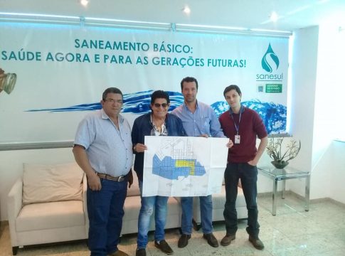 Valdomiro assina convênio com Sanesul que garante rede de esgoto