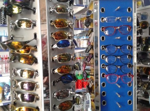 Estabelecimento varejista autuado por comercializar óculos ilegalmente