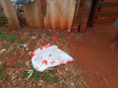 “Ela estava apavorada”, diz moradora que socorreu idosa esfaqueada