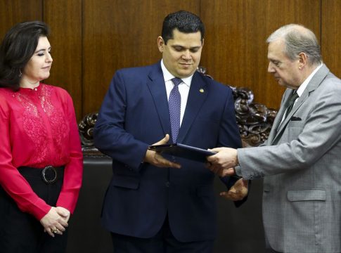 Relatório da reforma da Previdência será lido hoje na CCJ do Senado