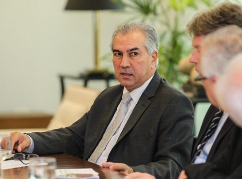 Reinaldo Azambuja participa de reunião do Corredor Bioceânico e recebe homenagem da Câmara