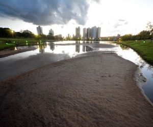 Desassoreamento no lago do Parque das Nações pode ficar pronto neste mês