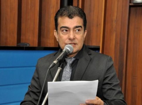 Projeto que cancela porte de arma para agressores passa em 1ª votação