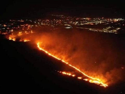 Fogo atinge fazenda de Bodoquena e avança em direção à área urbana