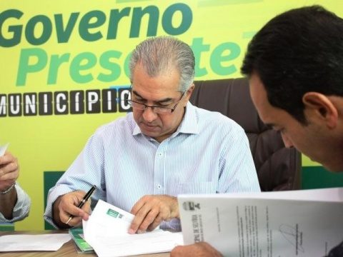 Reinaldo assina empréstimo para modernizar setor de arrecadação