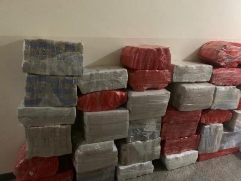 Polícia localiza quase 2 toneladas de maconha em barracão