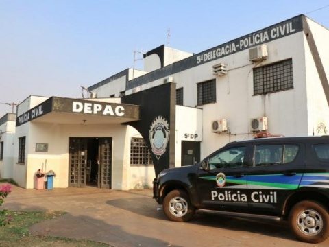 Após tentar furtar carro, dupla é perseguida e agredida a pauladas por moradores