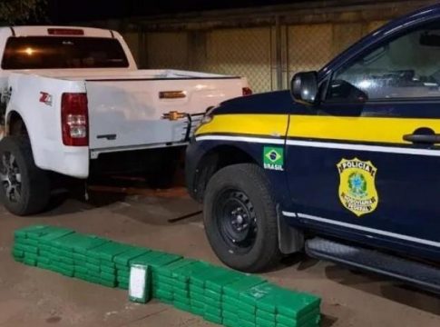 Paraguaios são presos com 101 kg de cocaína em fundo falso de veículo