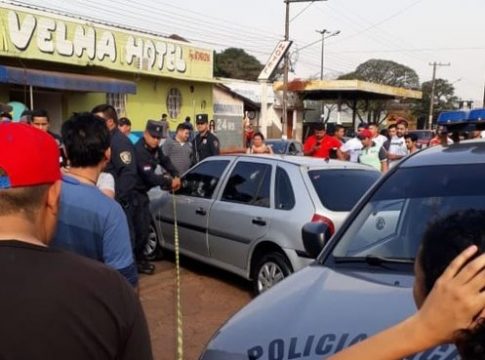 Pistoleiros em carro executam brasileiro com tiros de pistola e fuzil na fronteira