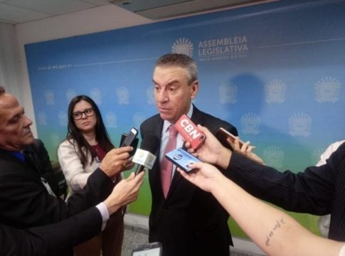 Assembleia vai vetar copo plástico e papel para economizar meio milhão
