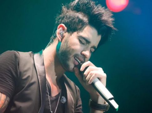 Gusttavo Lima interrompe show para reclamar da organização