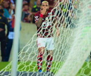 Em jogo tumultuado, Fla bate Inter em 8ª vitória seguida