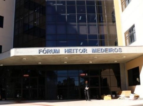 Mulher acorda e flagra primo de namorado estuprando a filha de 3 anos