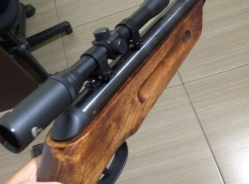 Moradores denunciam ameaça e homem é preso por porte ilegal de arma