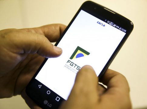 Caixa estende horário de atendimento amanhã e abre no sábado