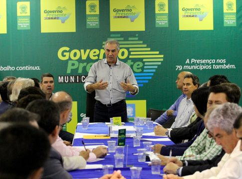 Governador Reinaldo recebe 16 prefeitos para definir investimentos no Cone Sul