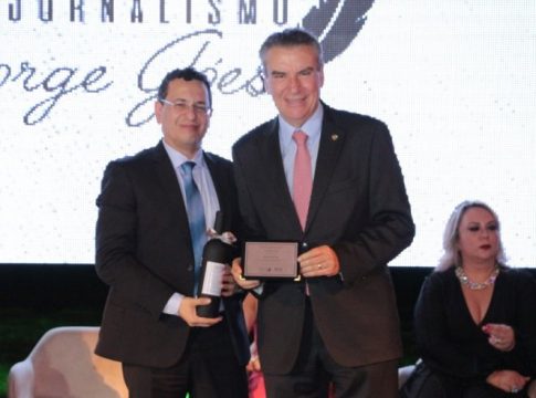 Presidente recebe homenagem em reconhecimento à parceria da ALEMS com MPE