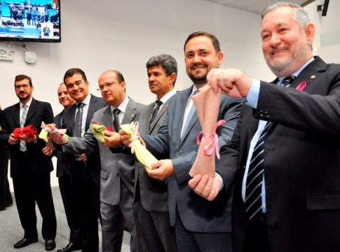 Outubro Rosa: Lançada campanha Doe Lenços na ALEMS