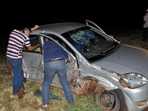 Colisão entre veículos deixa três pessoas feridas na MS-276