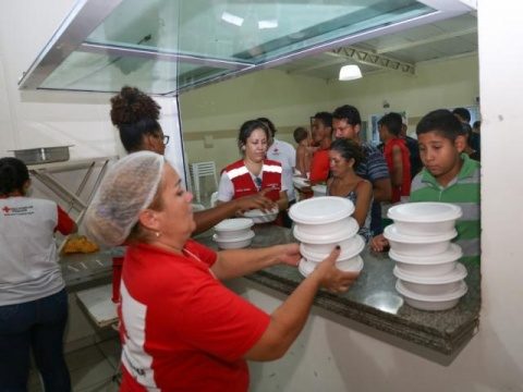 Voluntários se preparam para manter venezuelanos até domingo na Capital