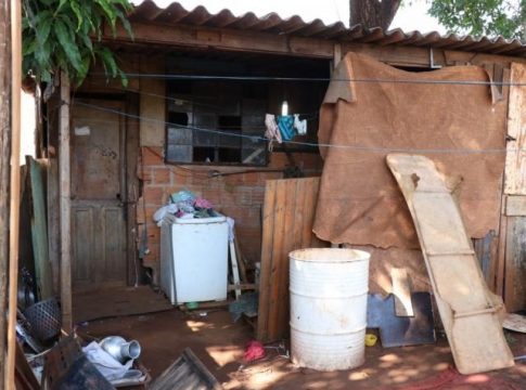 Morador sai no portão de casa para atender chamado e é morto a tiros