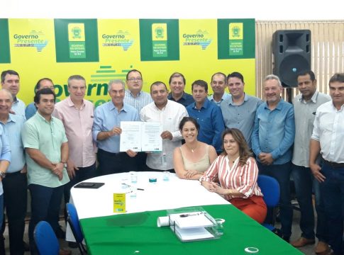 PREFEITO BISPO E GOVERNADOR REINALDO ASSINAM CONVÊNIO DE R$ 9,8 MILHÕES